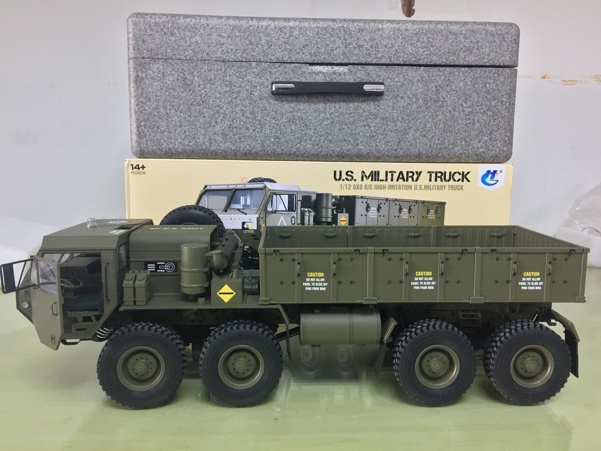 恒冠1/12重型卡车P801军事模型高端遥控车军卡玩具方控16通越野车