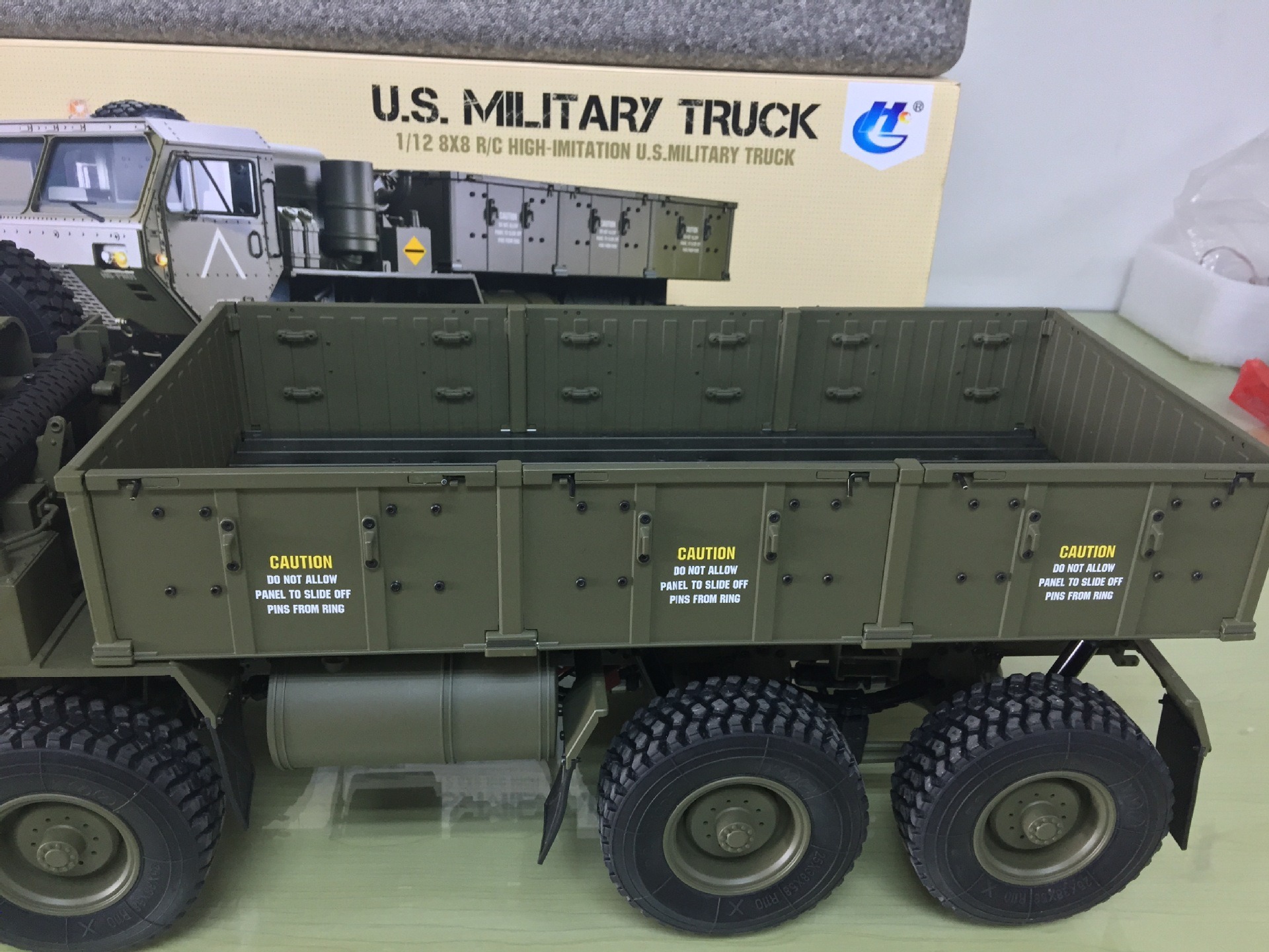 恒冠1/12重型卡车P801军事模型高端遥控车军卡玩具方控16通越野车